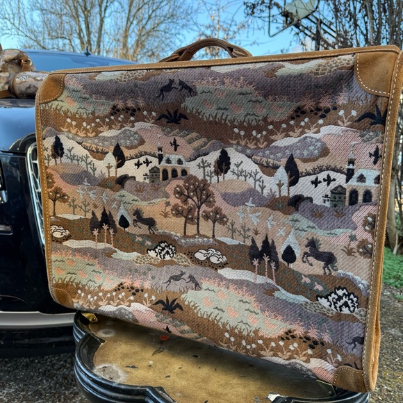 Vintage French Luggage Countryside with Unicorns Tapestry Travel Bag with cover - Picture 2 of 15